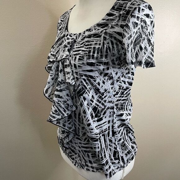 212 Collection| Ruffle| Lightweight| Has Stretch - Picture 9 of 11